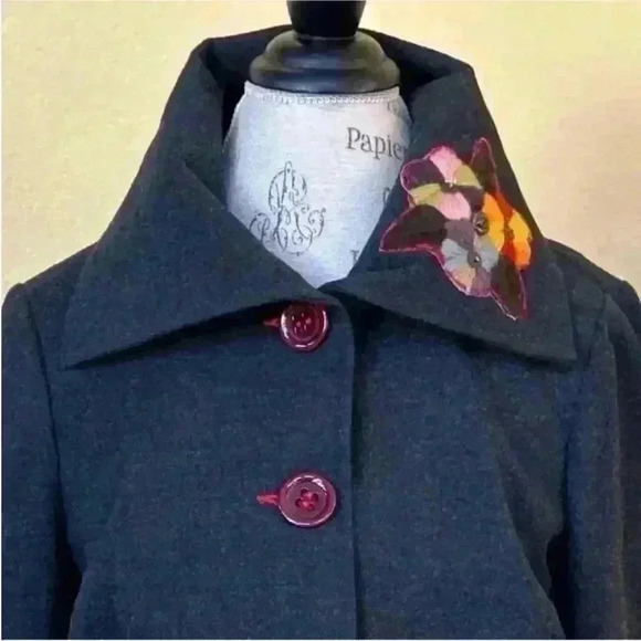 Gipsy Dark Gray Jacket With Embroidered Flowers On Collar US Size 8 Like New! - Picture 2 of 10